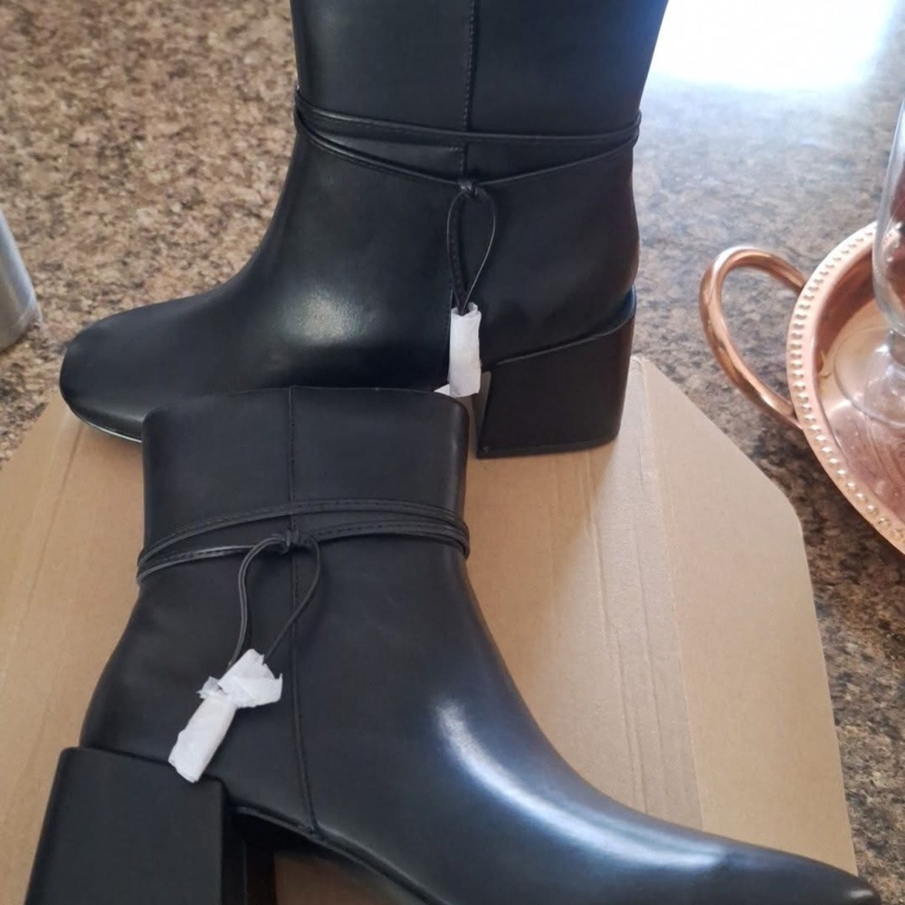 Elegant Black Women's Boots